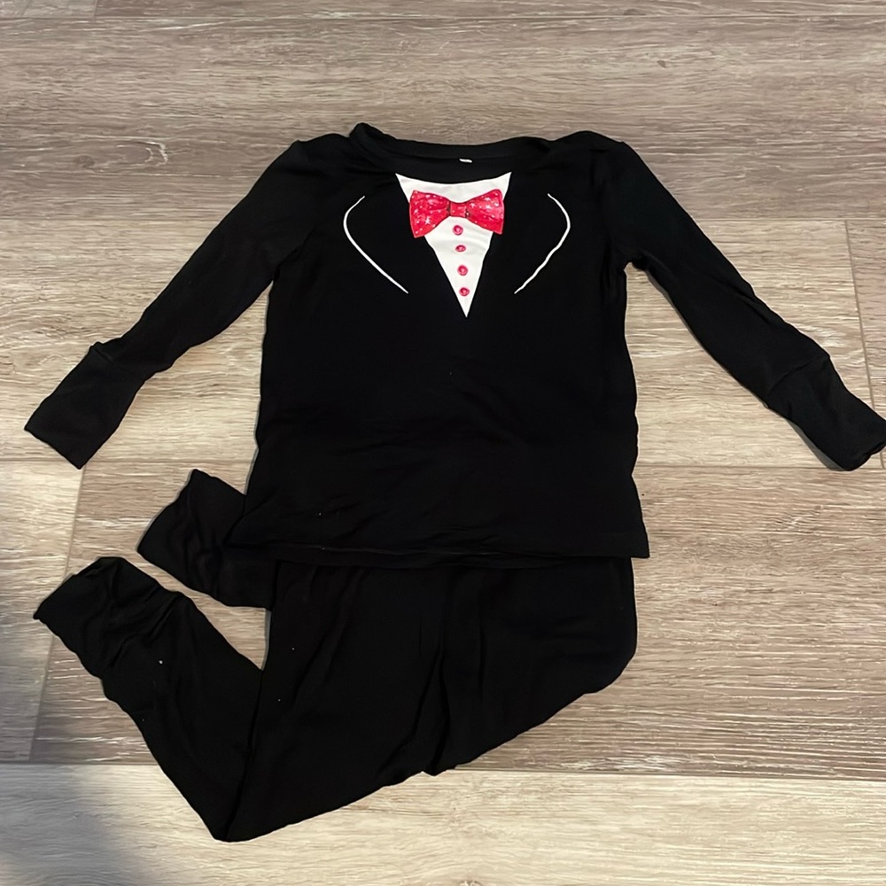 Posh Peanut Tuxedo 2-Piece Long Sleeved Pajama Set 18-24 months